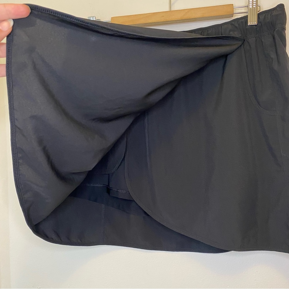 PATAGONIA Fleetwith Faux-Wrap Active Skort #58635 in Black Sz XL - Picture 7 of 13